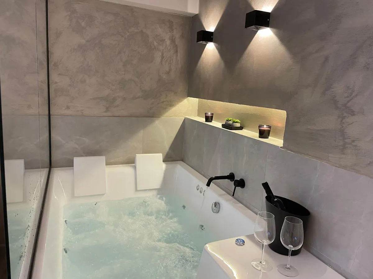 Apartment Jacuzzi Suite Ladadika Thessaloniki Greece