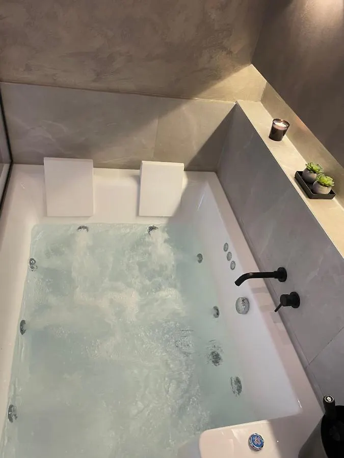 Jacuzzi Suite Ladadika Thessaloniki